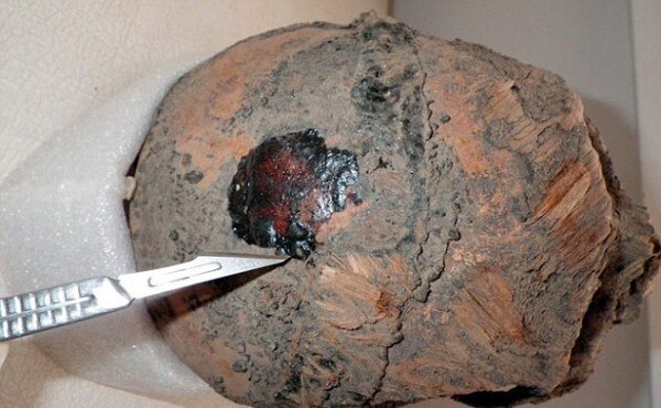 267EE4D300000578-2987886-The_skin_on_the_head_of_this_Chinchorro_mummy_at_the_San_Miguel_-a-2_1425986994617