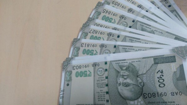 500 का नया नोट कुछ बैंकों से मिलने लगा है.