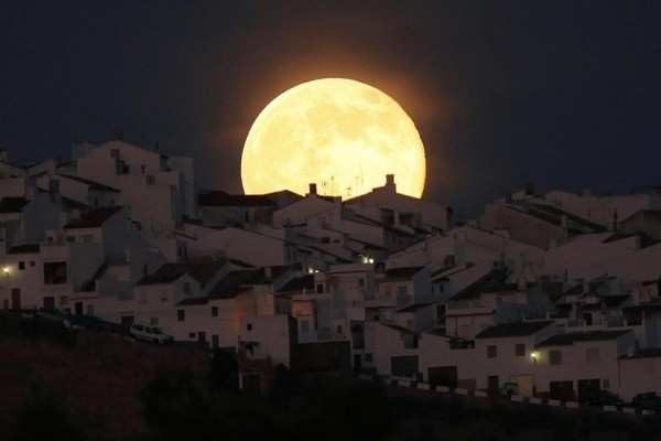 The Supermoon rises over houses in Olvera, in the southern Spanish province of Cadiz, July 12, 2014. REUTERS/Jon Nazca