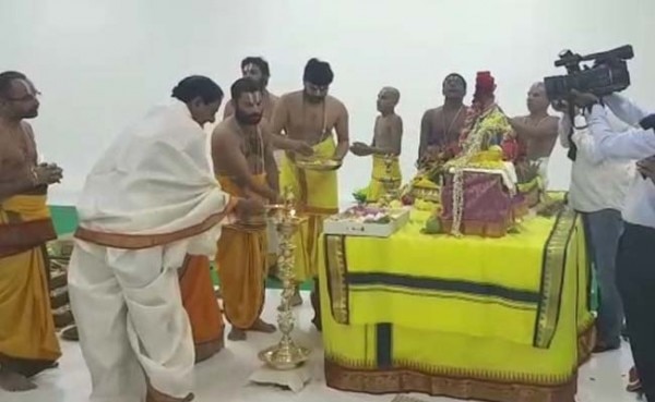 kcr-new-house-pooja_650x400_51479960342