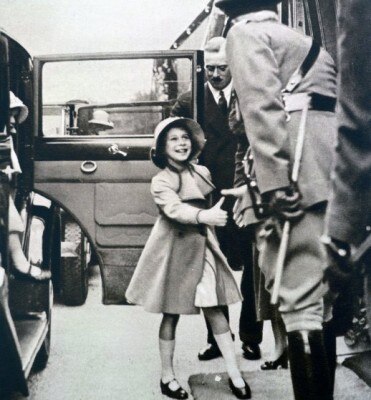queen-elizabeth-ii-02a