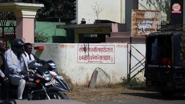 मऊ, जहां 4 मार्च को चुनाव हैं.