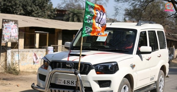 गाजीपुर में बीजेपी का प्रचार करती गाड़ी