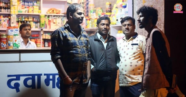 मेडिकल स्टोर पर चुनावी अड्डेबाजी