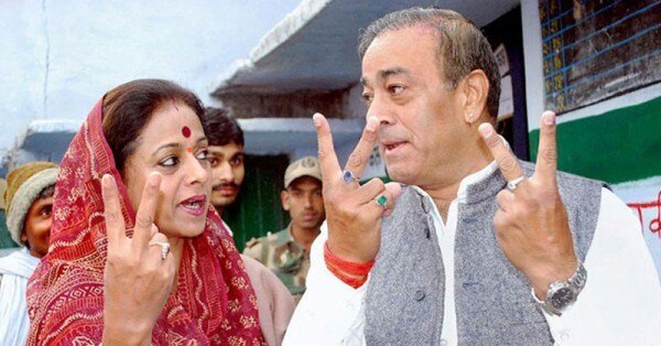 संजय सिंह के साथ अमिता सिंह