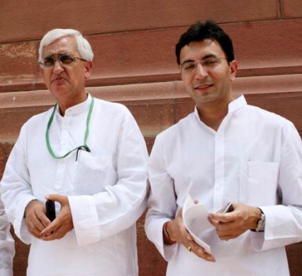 जितिन प्रसाद (दाएं)