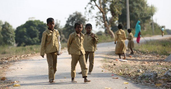 दुद्धी में कुछ बच्चे