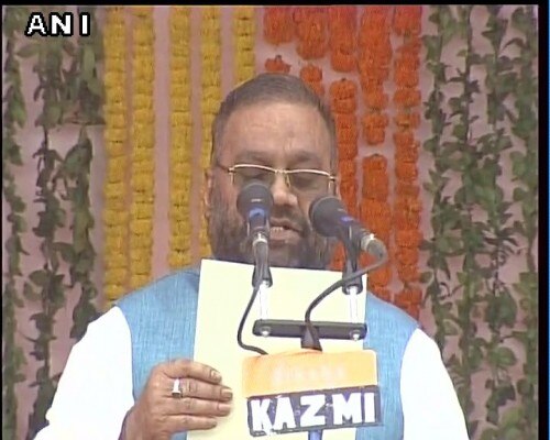 स्वामी प्रसाद मौर्य शपथ लेते हुए (फोटोःएएनआई)