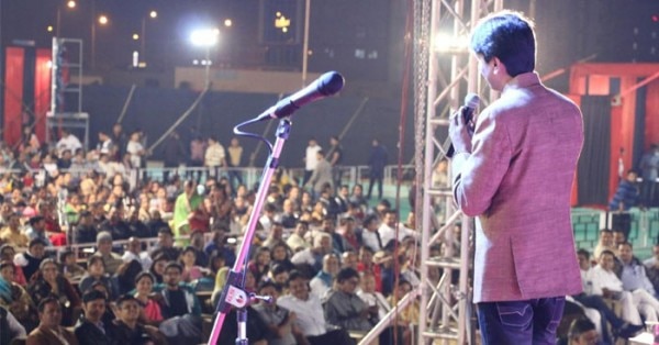 एक कार्यक्रम में कुमार विश्वास