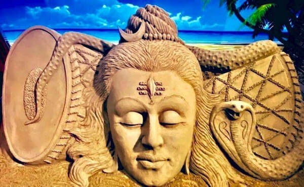 (तस्वीर- twitter@sudarsansand) Om