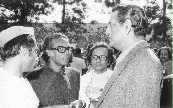 मृणाल सेन और सत्यजीत रे. (फोटोः मृणाल सेन डॉट ऑर्ग)