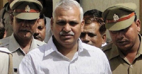 पुलिस के घेरे में बाबू सिंह