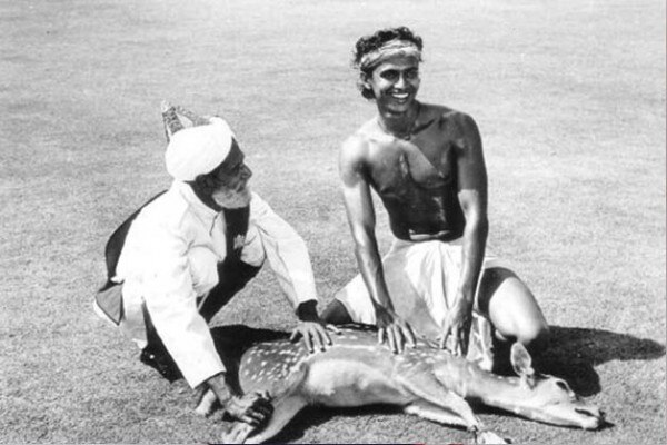 फिल्म मृगया के एक दृश्य में मिथुन चक्रवर्ती.