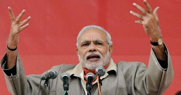कश्मीर में एक रैली को संबोधित करने के दौरान मोदी