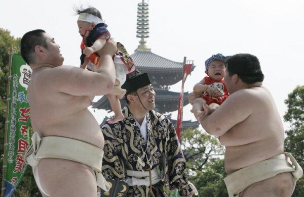 Babies cry as they are held up by amateur sumo wrestlers during a baby crying contest at Sensoji temple in Tokyo April 27, 2008. Eighty babies born in 2007 took part in the event, which is held to pray for the babies' health and growth. The winner of the contest is the baby who cries the loudest. REUTERS/Yuriko Nakao (JAPAN)