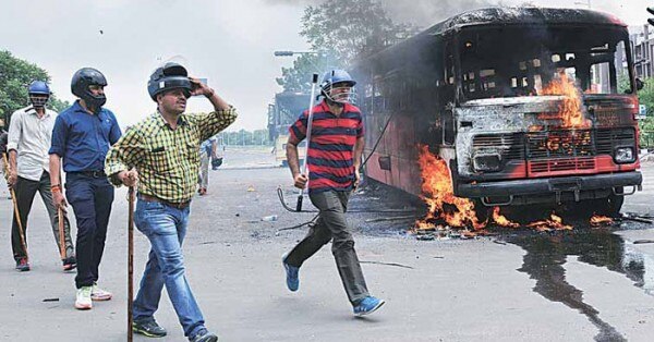 गुजरात में पाटीदार आंदोलन के दौरान की एक तस्वीर