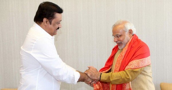 प्रधानमंत्री मोदी के साथ एक्टर सुरेश गोपी