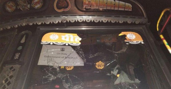 बाड़मेर में जिन ट्रकों पर हमला हुआ, उनमें से एक की तस्वीर
