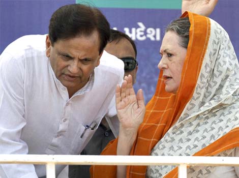 सोनिया गांधी और अहमद पटेल