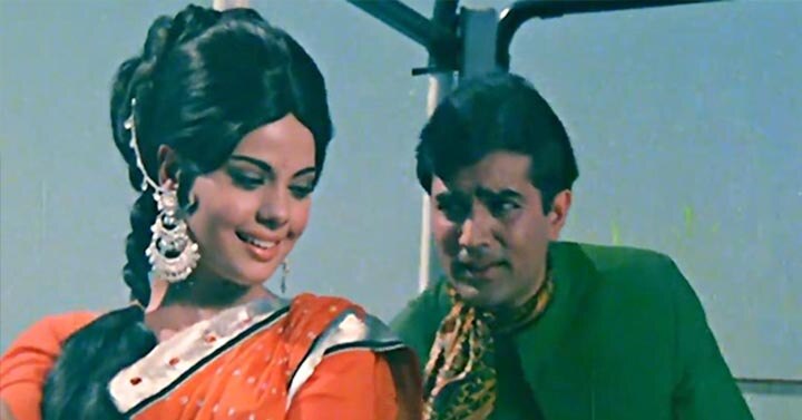 फिल्म 'सच्चा झूठा' (1970) के गाने 'यूं तुम मुझसे करती हो' में राजेश खन्ना और मुमताज़.
