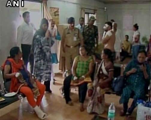 घायलों के बीच महबूबा