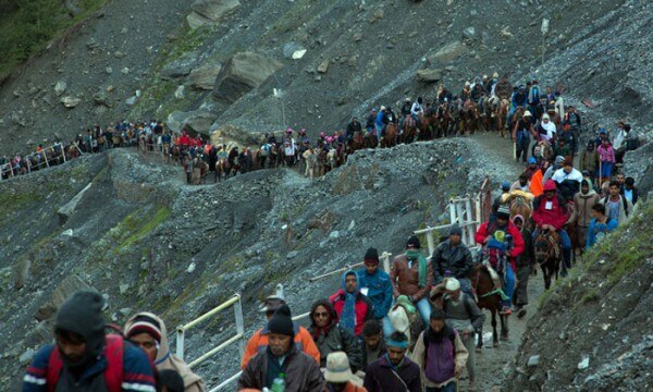 अमरनाथ यात्रा के बीच लोग