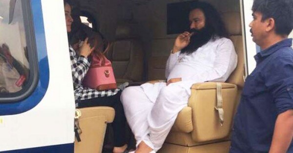रेप केस में दोषी करार दिए जाने के बाद जेल ले जाए जाते समय गुरमीत राम रहीम