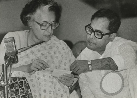 इंदिरा गांधी और प्रणब मुखर्जी