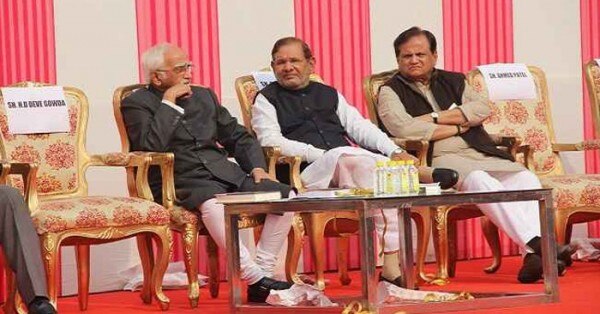 हामिद अंसारी और शरद यादव के साथ अहमद पटेल