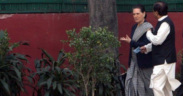 सोनिया के साथ अहमद