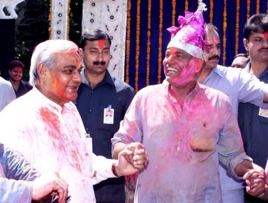 अटलबिहारी वायपेयी और यशवंत सिन्हा.