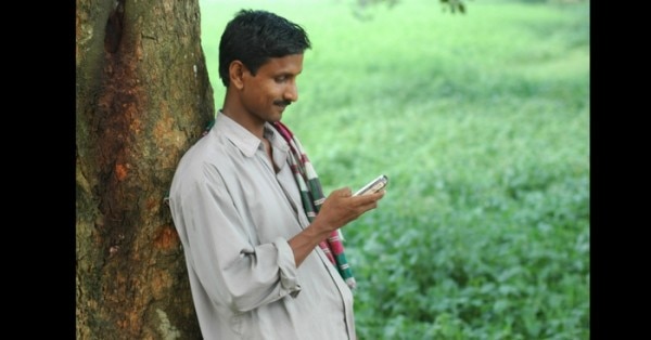 आज कल फ़ोन हर घर तक पहुंच गया है और लोग इसका भरपूर फायदा उठा रहे हैं.