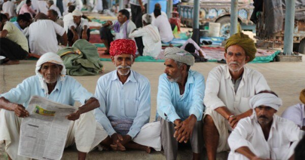 सीकर सब्जी मंडी में महापड़ाव में बैठे किसान