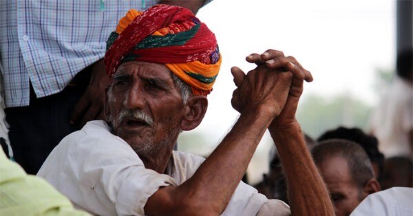 सीकर सब्जी मंडी में एक किसान
