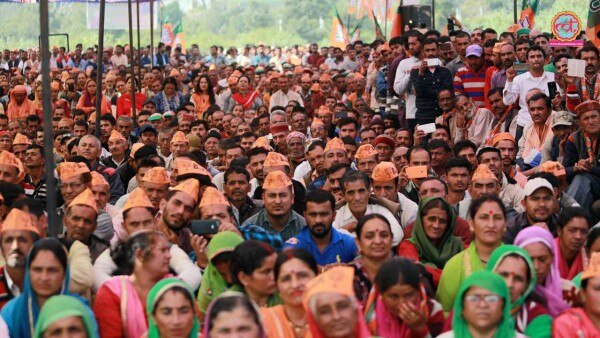 योगी की रैली में आए लोगों को को कोई मजबूत बात सुनने को नहीं मिली. (फोटो- रजत सैन/दि लल्लनटॉप)