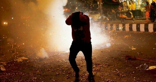 पटाखों में से 5 केमिकल्स हटाने का आदेश कोर्ट पहले ही दे चुका है.