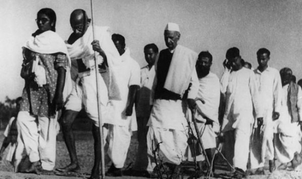 दांडी मार्च के दौरान गांधी