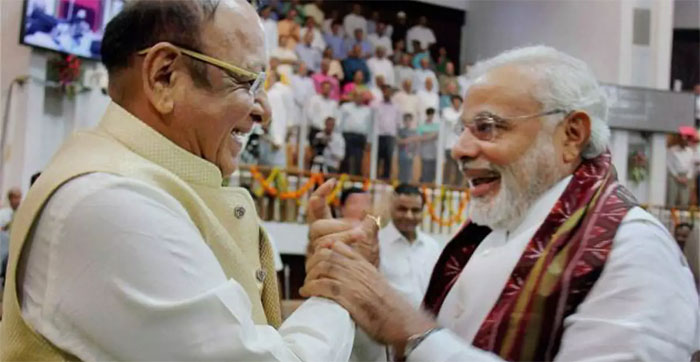 मोदी और वाघेला का पुराना इतिहास है. पहले दोस्ती, फिर दुश्मनी, फिर दोस्ती. मोदी के साथ उनका रिश्ता एक तरह से उनके करियर के बनने-बिगड़ने की कहानी है.