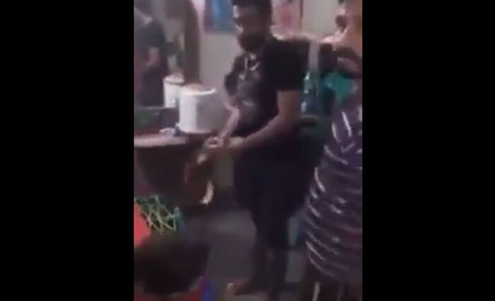 ट्रांसजेंडर्स को हिंदुस्तान में हिजड़ा कहकर बुलाया जाता है. पाकिस्तान में हिजड़ा और ख्वाजा सरा इनकी सबसे लोकप्रिय पहचान है.