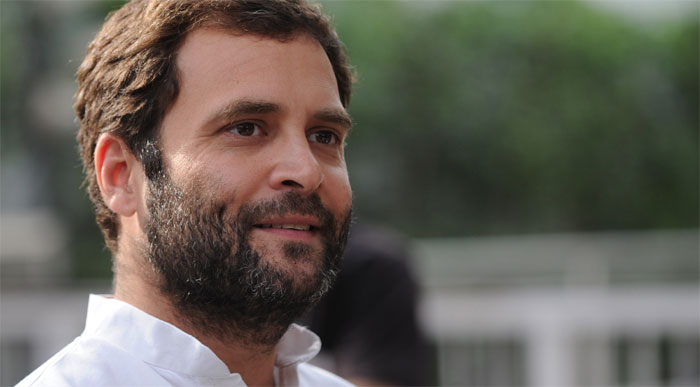 कई बार तो लोग इतनी बेमतलब की बातों पर राहुल को घेरते हैं कि निरे बेवकूफ लगते हैं.