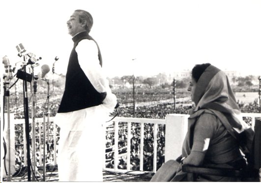 ब्रिगेड परेड ग्राउंड कलकत्ता में बंगलादेशी शरणार्थियों को संबोधित करते हुए शेख मुजीब