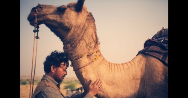 'सॉन्ग ऑफ स्कॉरपियंस' के एक सीन में इरफान.