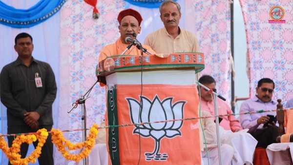 हिमाचल में बीजेपी प्रत्याशी का प्रचार करने पहुंचे यूपी के सीएम योगी आदित्यनाथ.(फोटो- रजत सैन/द लल्लनटॉप)