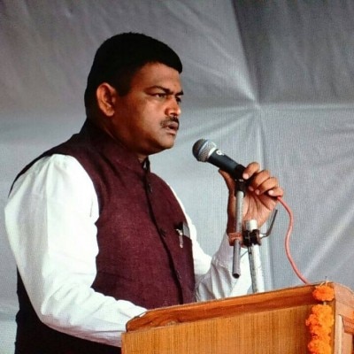 भाजपा नेता केसरी सिंह सोलंकी. इनपर खेड़ा डीएसपी से अभद्र भाषा में बात करने का आरोप लगा था. (फोटोःफेसबुक)