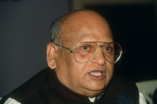 गुजरात के मुख्यमंत्री रहे चिमनभाई पटेल संखेडा के एक गांव चकोदरा से आते थे.
