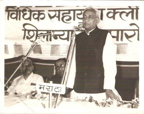 कृष्ण पाल सिंह उस समय गुजरात के राज्यपाल हुआ करते थे