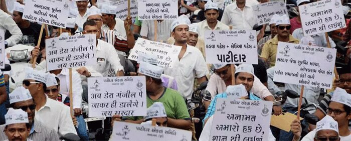 80 के दशक में जो पाटीदार आरक्षण का विरोध करने सड़कों पर उतरे थे, वो 2015 में आरक्षण की मांग मनवाने के लिए सड़क पर उतर आए.