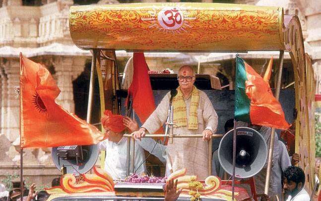 लालकृष्ण आडवानी ने 1990 में सोमनाथ से रथयात्रा निकाली थी.