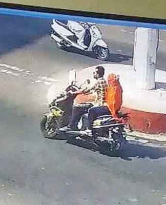 ये टोल टैक्स का CCTV फुटेज है.
