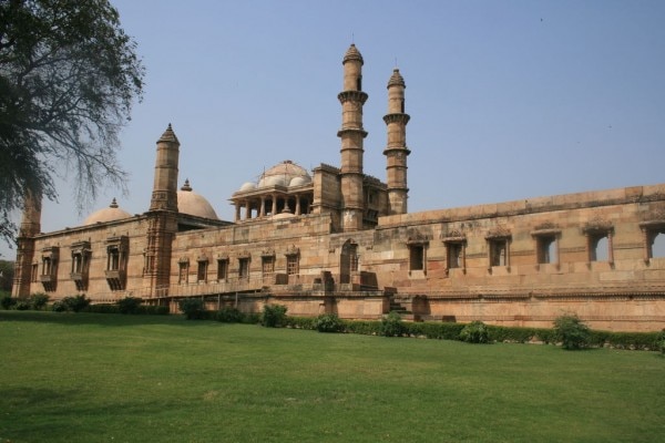 चंपानेर का किला आज एक प्रसिद्ध टूरिस्ट स्पॉट है. (ग्लोबल गुजरात न्यूज़)